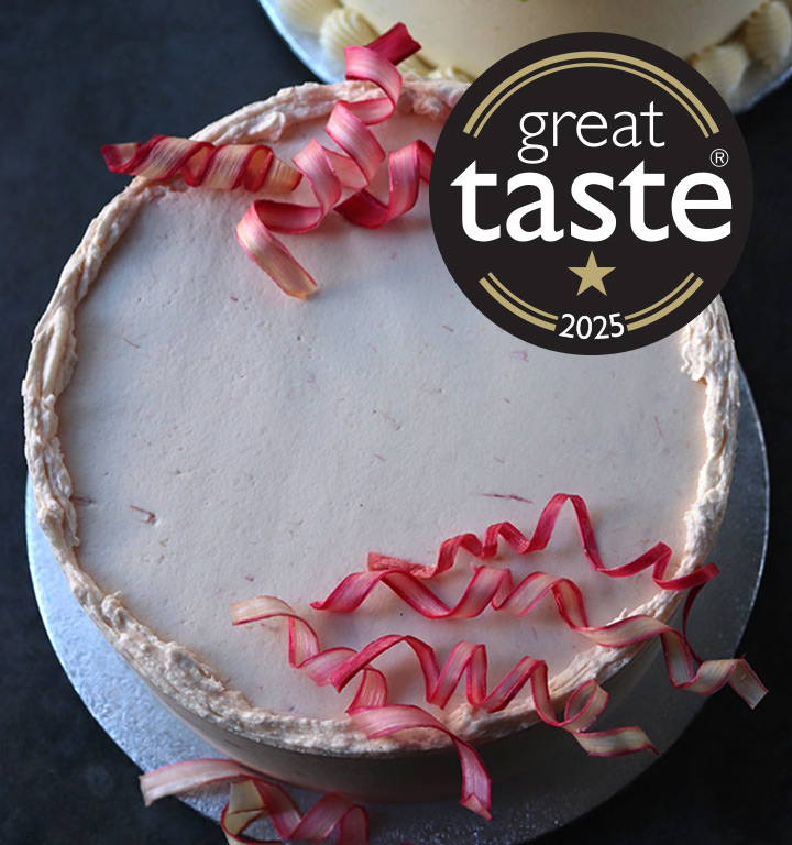 Lots of amazing flavours to choose from! In the pic, a white chocolate & rhubarb cake, Great Taste award winner in 2025. All ingredients gluten free. Filled and frosted with organic white chocolate & rhubarb buttercream, topped with crisp rhubarb curls. Delivery in London