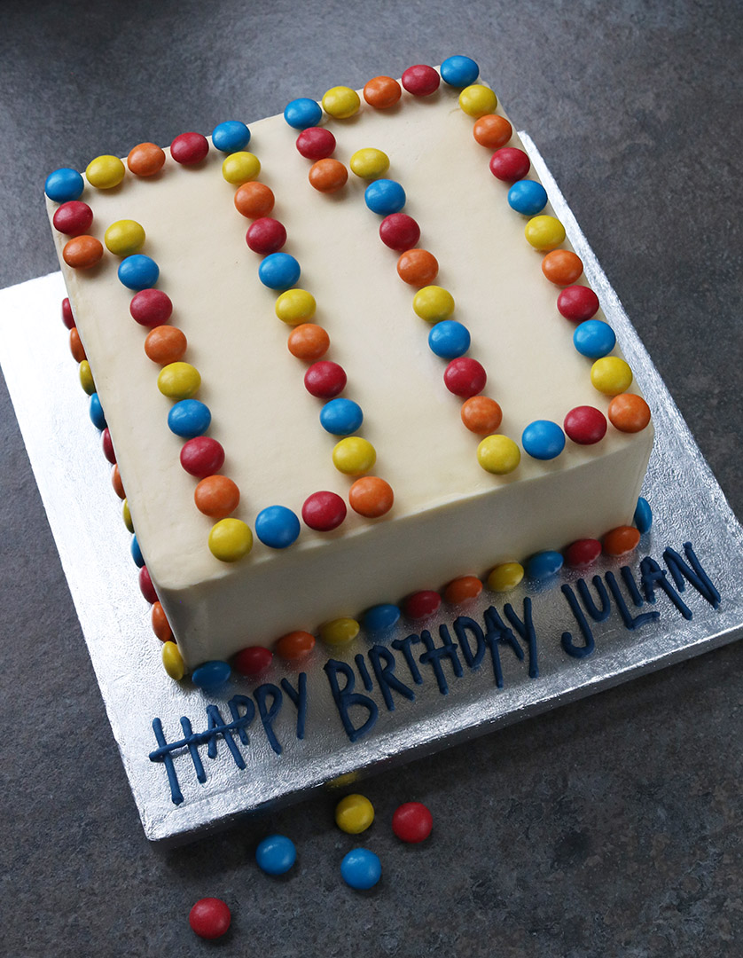 A gluten-free Chocolate & Vanilla cake for Julian: half of the cake is glutenfree vanilla sponge; the other half is chocolate! Decorated with vanilla buttercream and gluten free chocolate beans